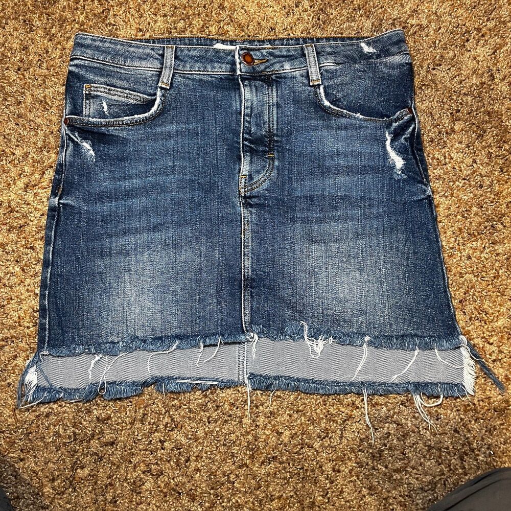 ZARA Women's Size M Trafaluc Distressed Denim Mini Skirt with Raw Frayed Hem